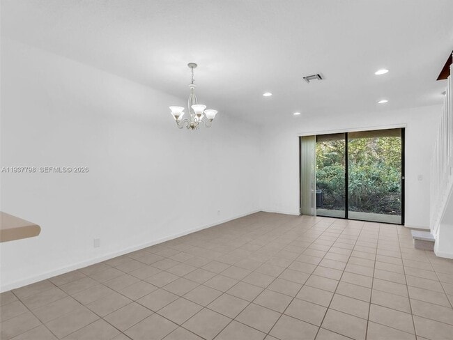 Building Photo - 3873 Tree Top Dr