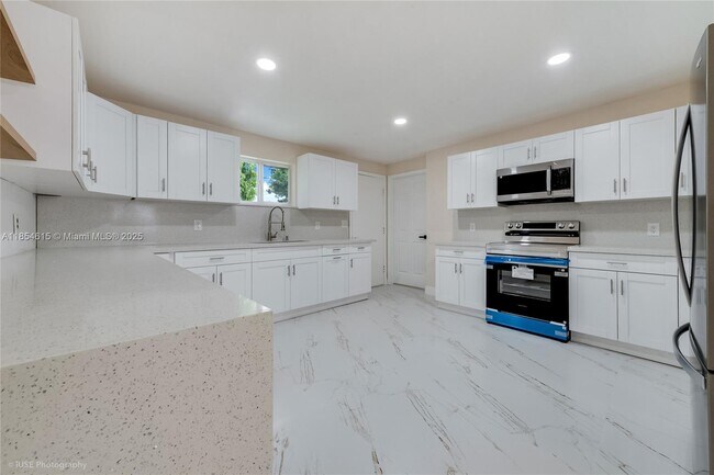 Primary Photo - 10421 SW 184th St