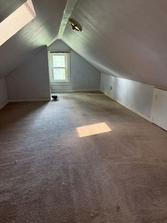 Building Photo - Unique Home in Downtown Middleton