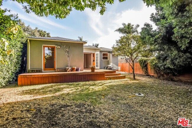 Building Photo - 801 Brooks Ave