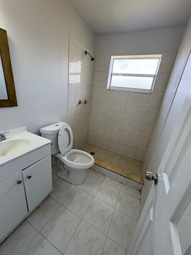 Building Photo - 900 NW