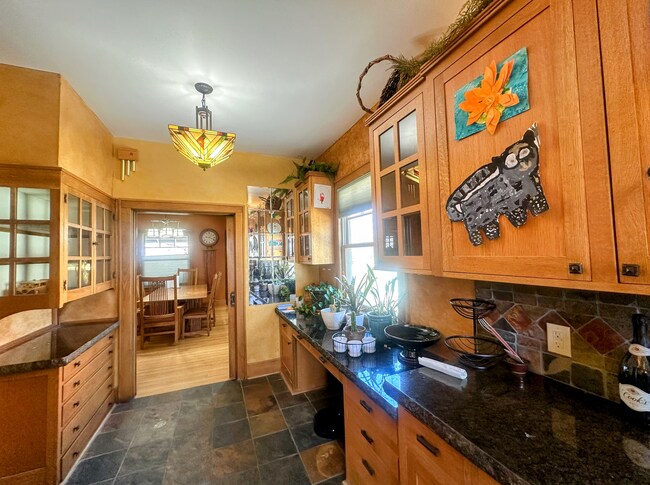 Building Photo - FURNISHED Short Term approved-Gorgeous 4 bed historic home in downtown GJ