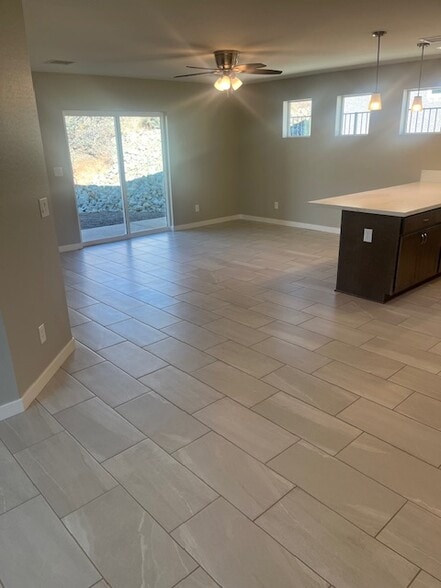 Building Photo - 1818 N Rose Quartz Dr