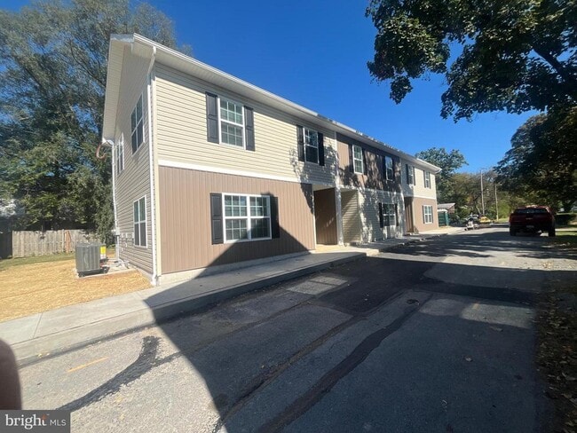 Building Photo - 36 Dahlgren St