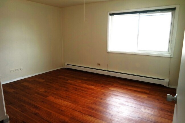 Building Photo - 10353 Dearlove Rd