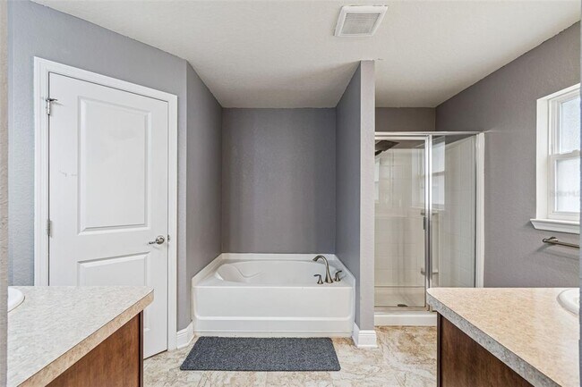 Building Photo - 13070 Sigmund St