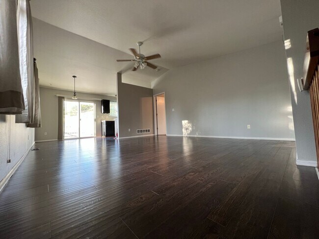 Building Photo - Lovely Ranch, Pikes Peak Views from Expans...