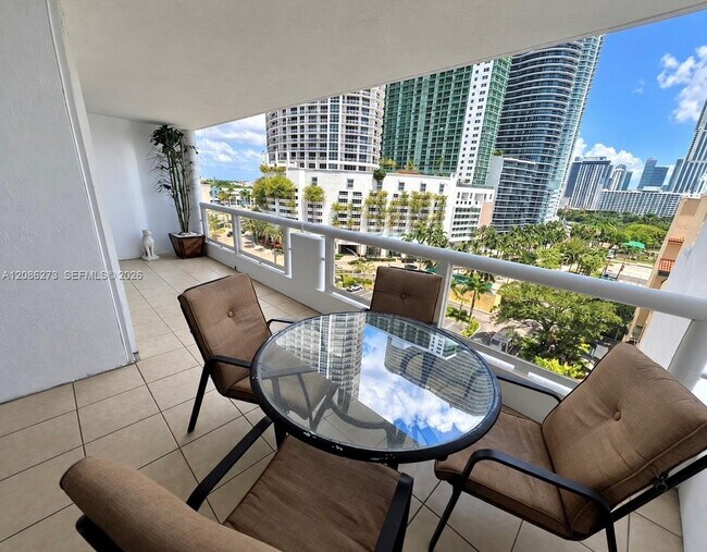 Building Photo - 1717 N Bayshore Dr