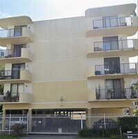 Building Photo - 1673 Bay Rd