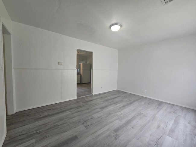 Building Photo - 3 Bed 1 Bath Home in Shawnee!