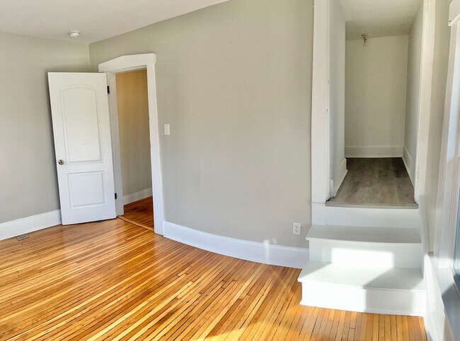 Building Photo - 918 Carpenter St