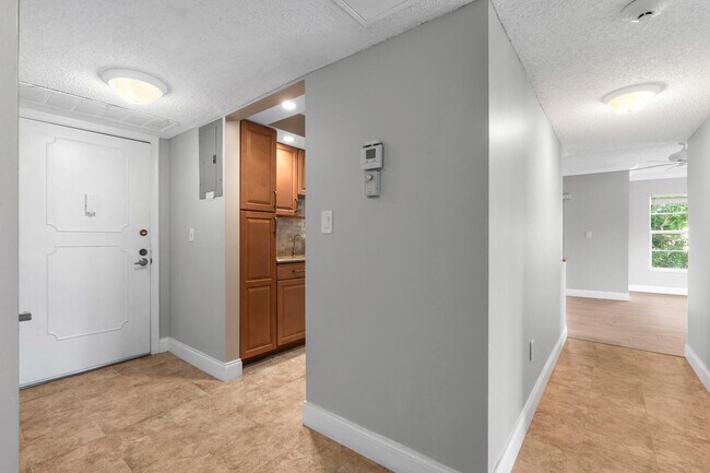Building Photo - 950 Ponce De Leon Rd