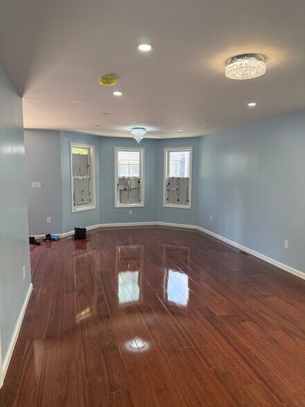 Building Photo - 461 Hulett St