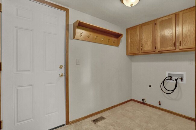 Building Photo - 110 Balmoral Way