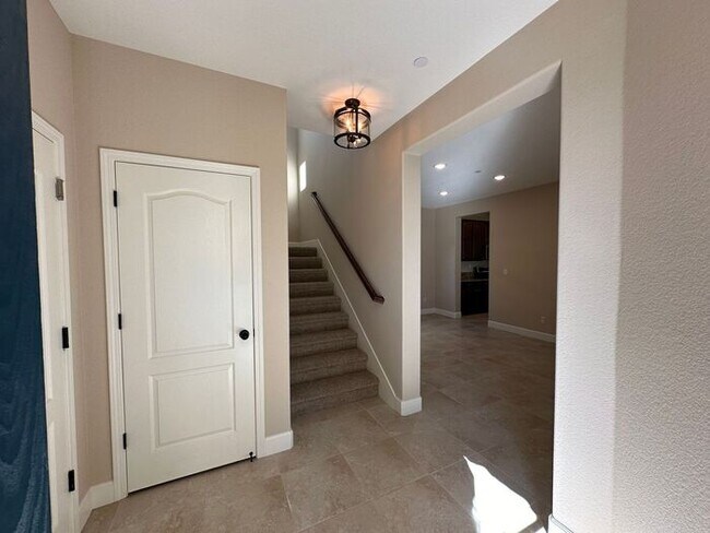 Building Photo - 3310 Vincinato Dr
