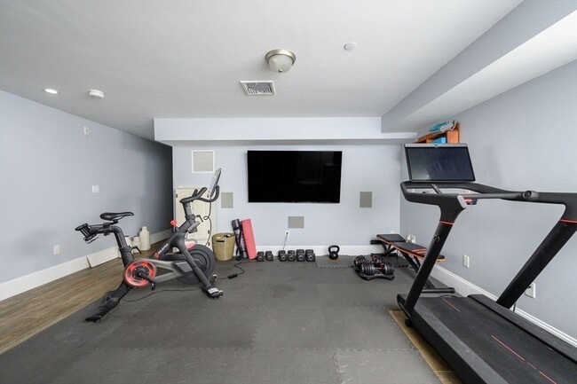 Building Photo - 39 Coffey St