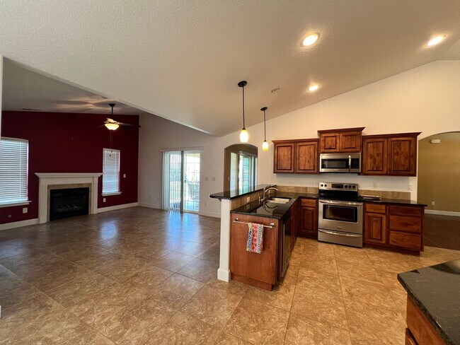 Building Photo - Well Maintained Home in Pelican Point Comm...