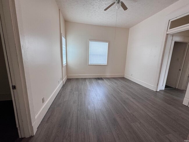 Building Photo - 614 W Charles St