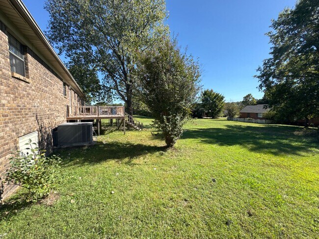 Building Photo - 1007 Northwood Dr