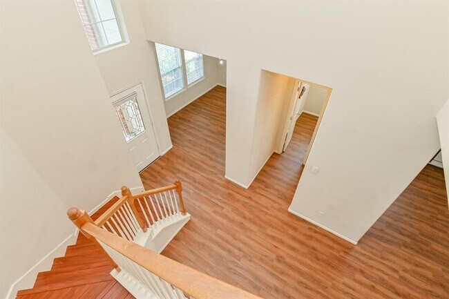 Building Photo - 1030 Riverwood Dr