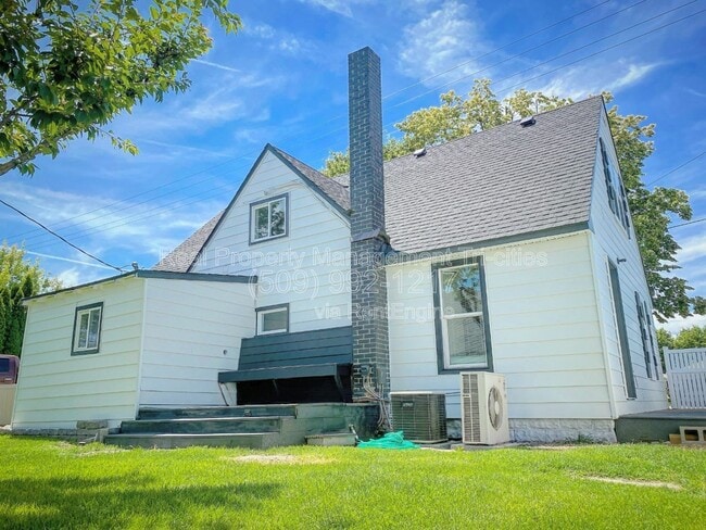 Building Photo - 717 S Union St