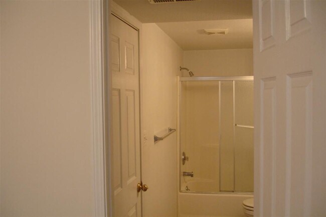 Building Photo - 4518 Waterloo Dr