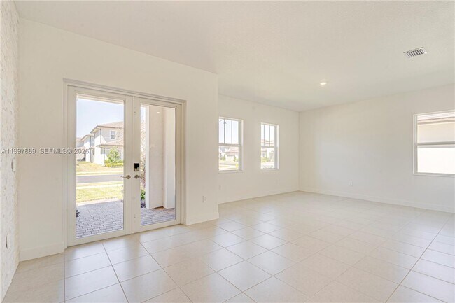 Building Photo - 4390 SW 122nd Terrace