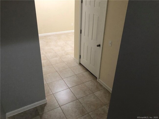 Building Photo - 19 Oak Meadows Dr