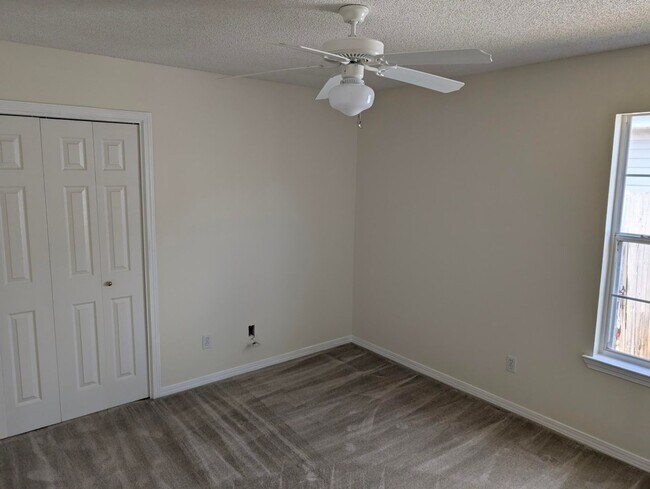 Building Photo - NO HOA!! Minutes from Hulbert and Eglin.  ...