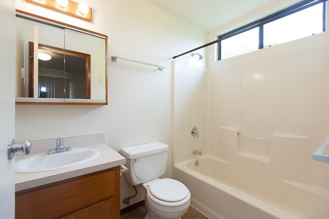 Building Photo - LOVELY 3BD 2.5BA HOME in KURTISTOWN