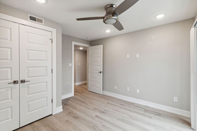 Building Photo - 2408 N Mascher St