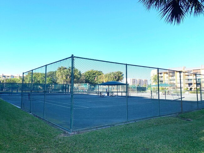 Building Photo - 2788 Tennis Club Dr