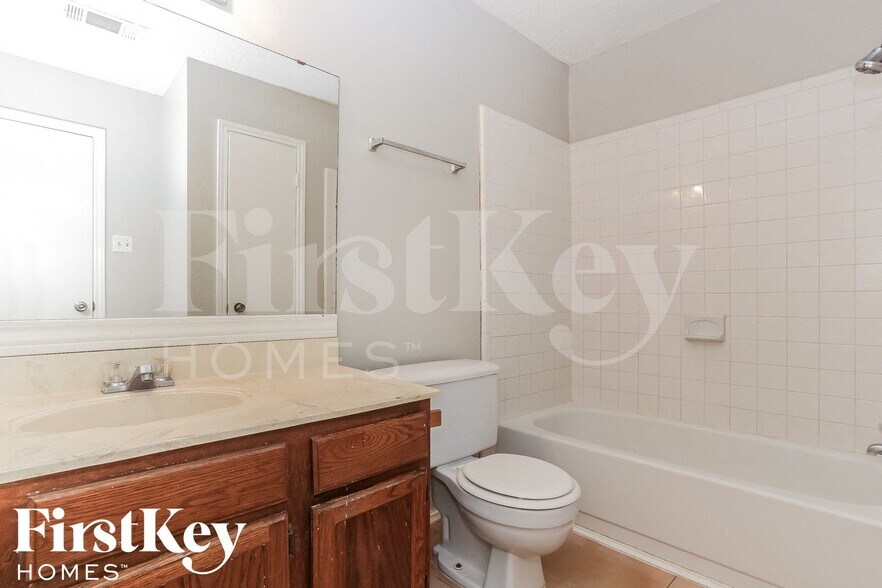 Building Photo - 24119 Lone Elm Dr