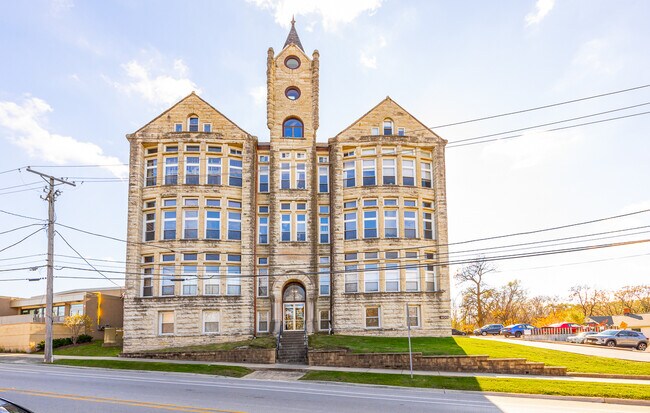 Primary Photo - 400 McCarthy Rd
