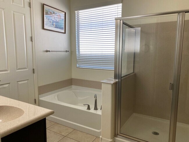 Building Photo - Spacious Tangerine Crossing - Corner Lot