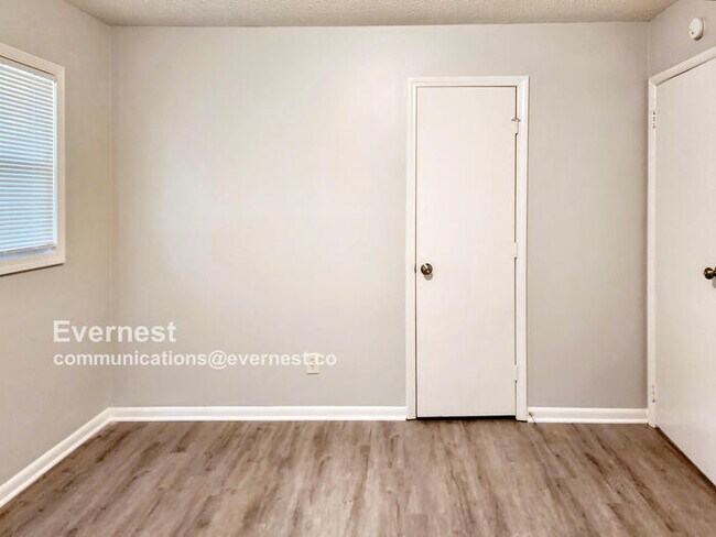 Building Photo - 8249 Kendrick Rd