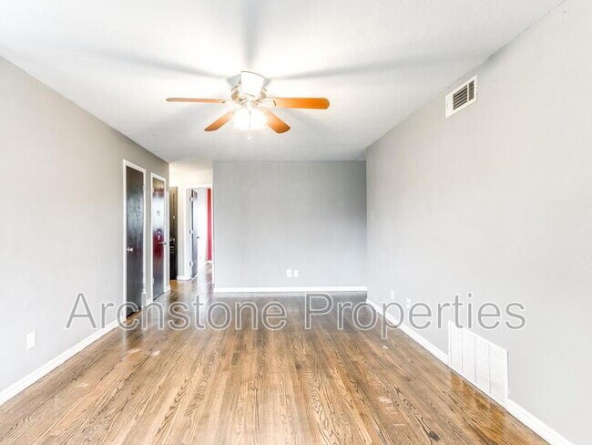 Building Photo - 608 Holoway Dr