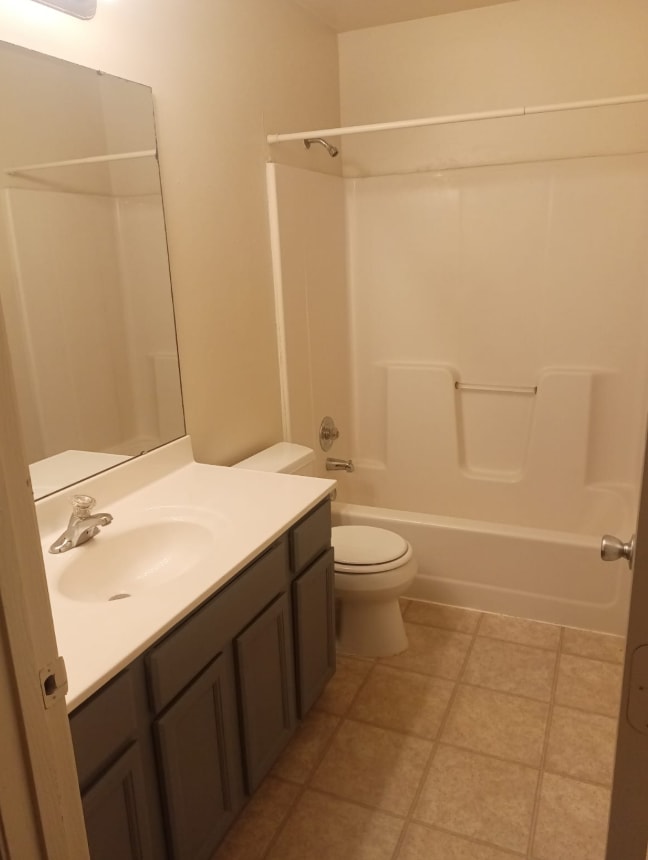 Building Photo - 626 Palisades Dr