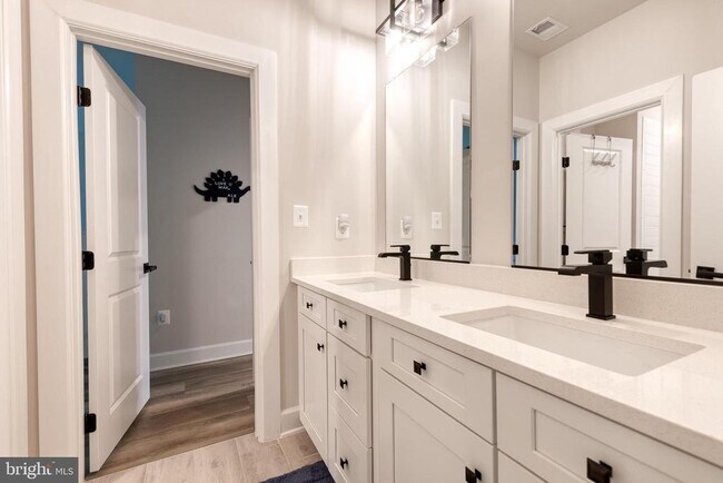 Building Photo - 7679 Cross Creek Dr