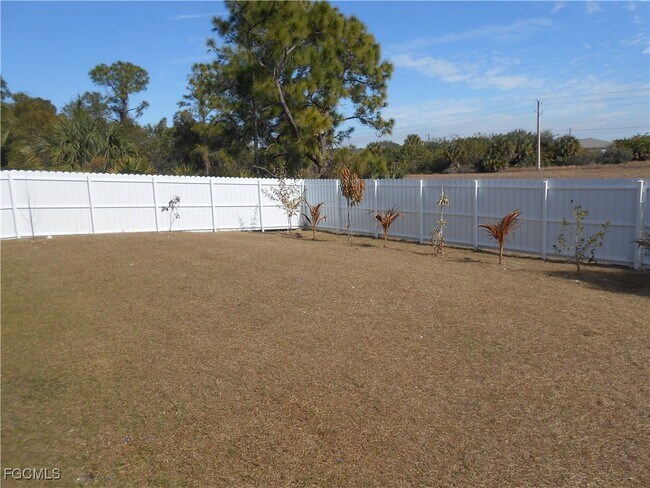 Building Photo - 6033 Kumquat Cir