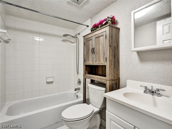 Building Photo - 4621 Bayshore Dr