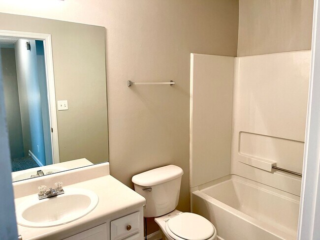 Building Photo - 6688 Sunset Hills Blvd