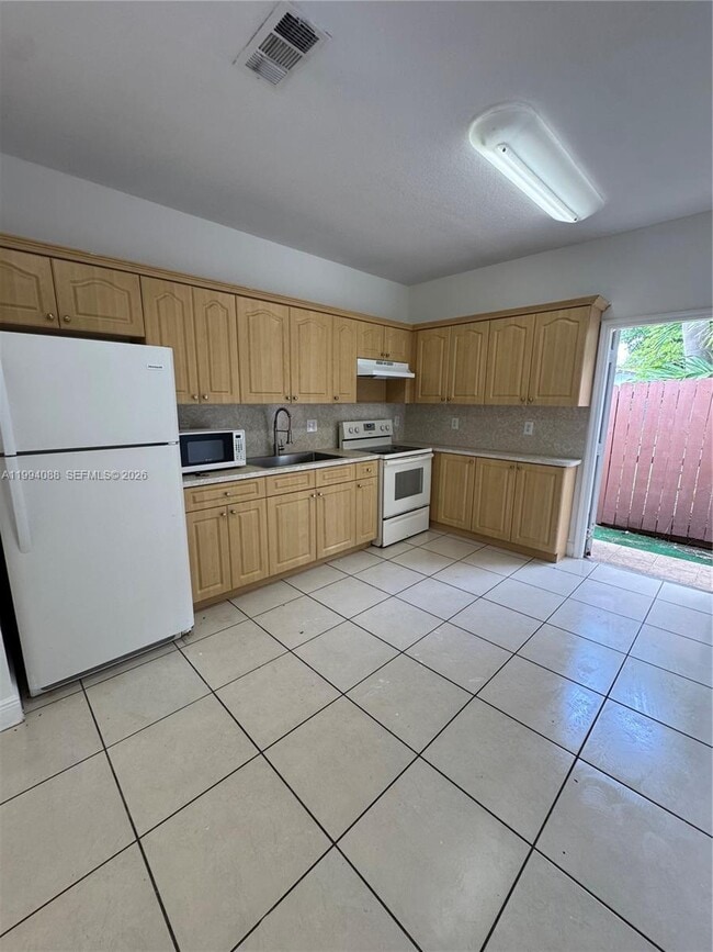 Building Photo - 761 NW 24th Ct