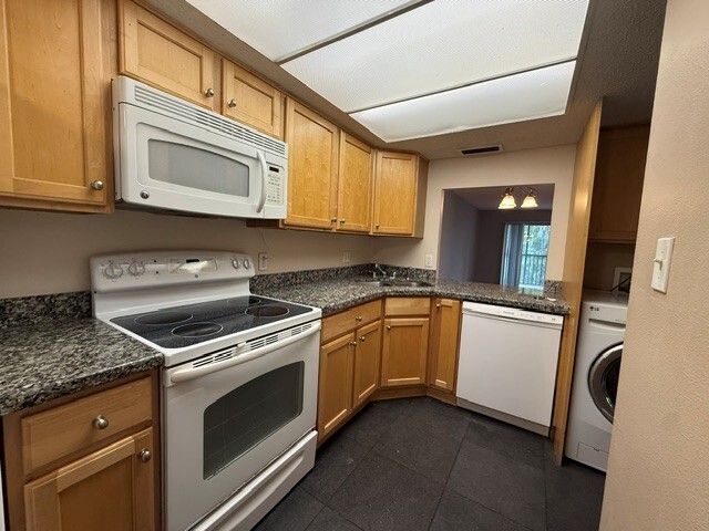 Building Photo - 3700 S Osprey Ave