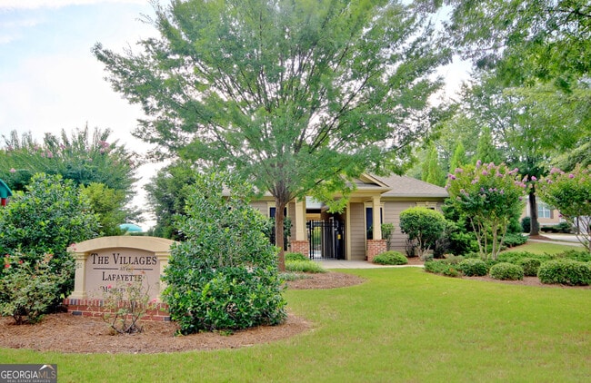 Building Photo - 155 Colonial Ct