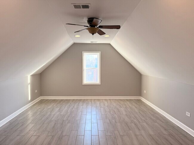 Building Photo - 2608 W Fullerton Ave