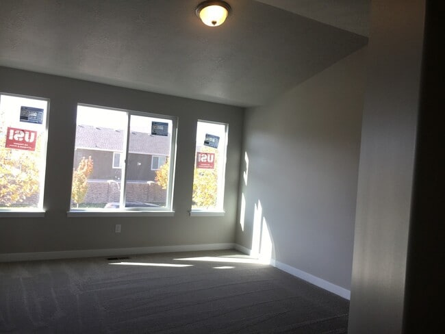 Building Photo - LOVELY VINEYARD RAMBLER FOR RENT