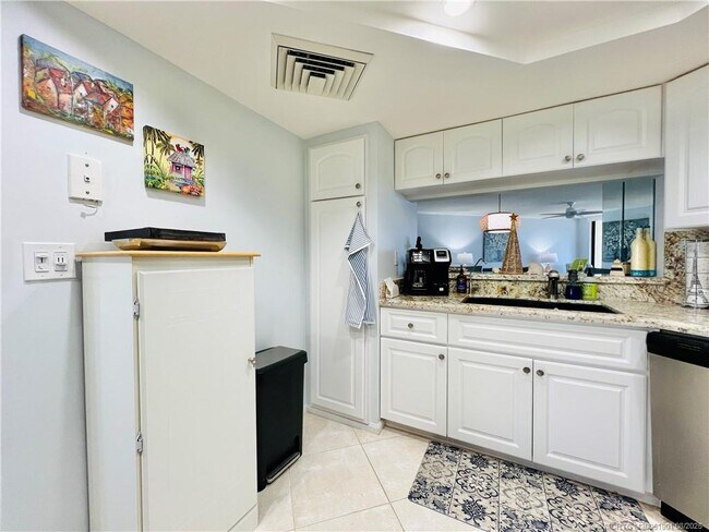Building Photo - 9500 S Ocean Dr