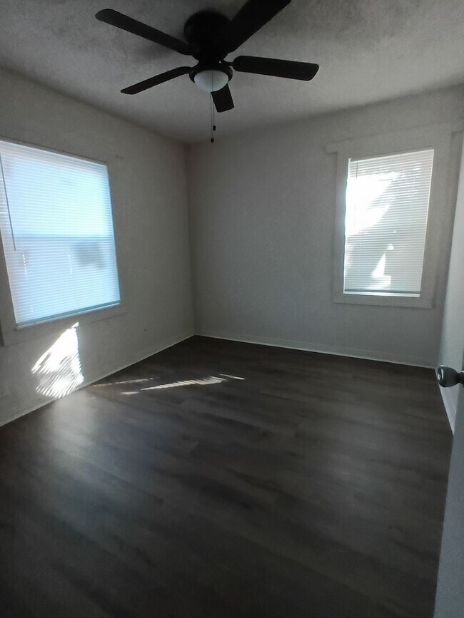 Building Photo - New Remodel- HOLIDAY SPECIAL- FIRST FULL M...