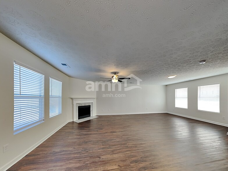 Building Photo - 2648 Sutherland Dr